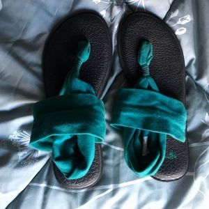 Sanuk yoga sandals